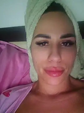 Snapshot of Lorettelorena chatting on July 24, 2026, 5:42 pm Lorettelorena online show from July 24, 2026, 5:42 pm