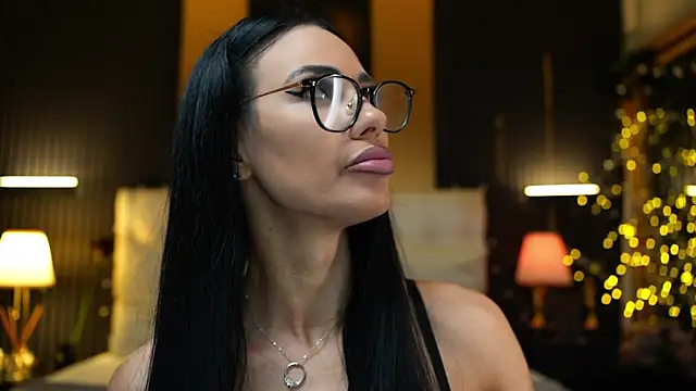 Snapshot of Lorettelorena chatting on July 5, 2026, 4:19 am Lorettelorena online show from July 5, 2026, 4:19 am
