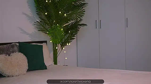 Snapshot of Lorettelorena chatting on October 12, 2025, 6:37 am Lorettelorena online show from October 12, 2025, 6:37 am