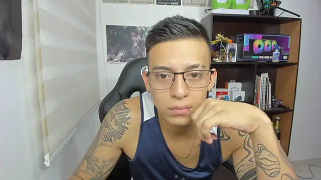 Snapshot of SIXXTOLOVE18 chatting on March 6, 2025, 9:53 pm SIXXTOLOVE18 online show from March 6, 2025, 9:53 pm