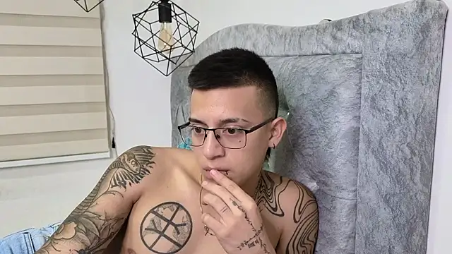 SIXXTOLOVE18 online show from March 27, 2026, 8:26 am