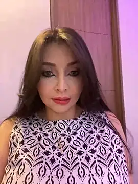 Snapshot of KateLatorre chatting on November 25, 2025, 9:15 pm KateLatorre online show from November 25, 2025, 9:15 pm