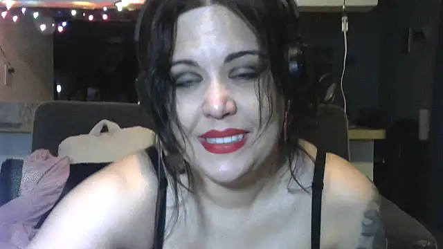 Snapshot of Mistimoon chatting on November 11, 2025, 3:56 am Mistimoon online show from November 11, 2025, 3:56 am