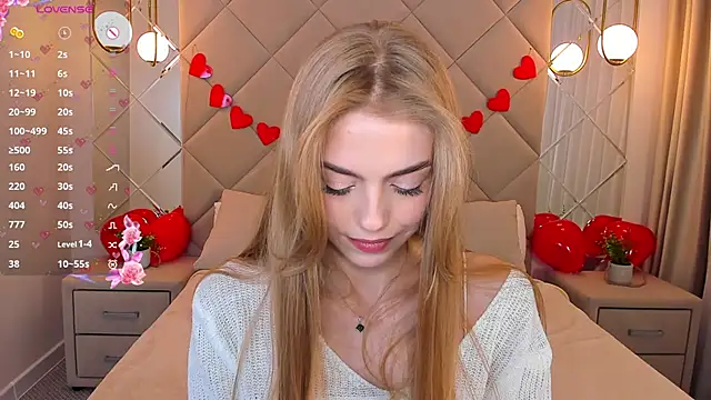 Snapshot of sayl0r_moon chatting on February 24, 2025, 12:20 am sayl0r moon online show from February 24, 2025, 12:20 am