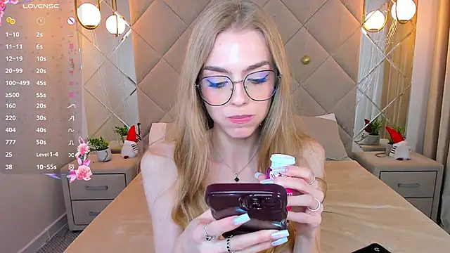 Snapshot of sayl0r_moon chatting on February 1, 2025, 3:08 am sayl0r moon online show from February 1, 2025, 3:08 am