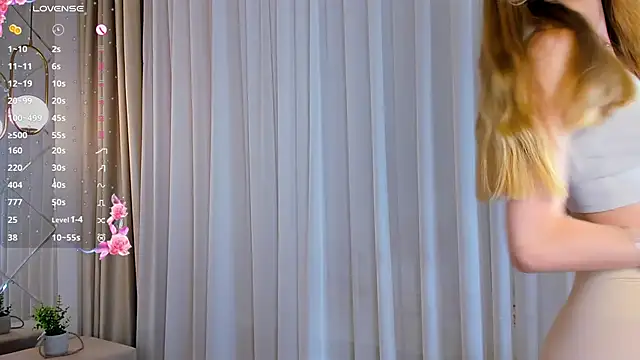 Snapshot of sayl0r_moon chatting on February 27, 2025, 12:25 am sayl0r moon online show from February 27, 2025, 12:25 am