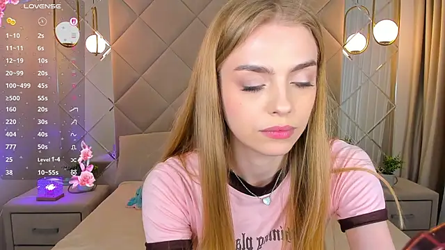 Snapshot of sayl0r_moon chatting on March 12, 2025, 12:31 am sayl0r moon online show from March 12, 2025, 12:31 am