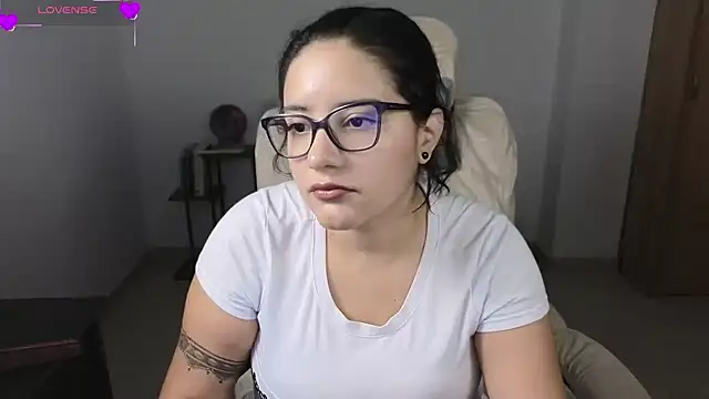 Snapshot of blue__moon_ chatting on July 16, 2026, 5:48 am blue moon online show from July 16, 2026, 5:48 am
