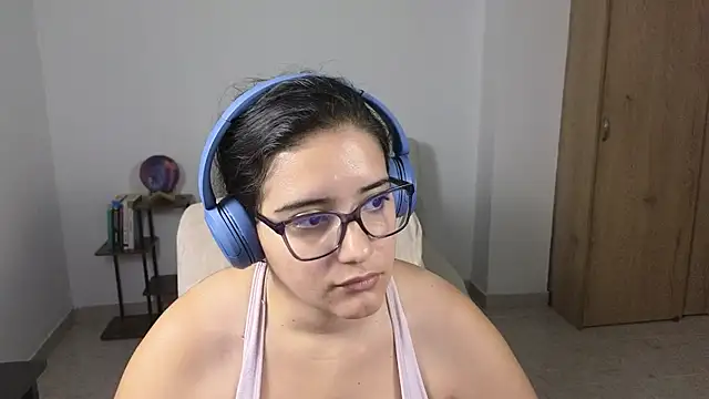 Snapshot of blue__moon_ chatting on July 5, 2026, 4:19 am blue moon online show from July 5, 2026, 4:19 am