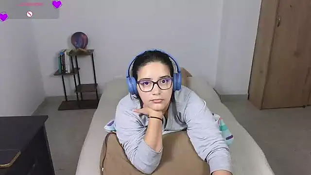 Snapshot of blue__moon_ chatting on July 14, 2026, 10:21 am blue moon online show from July 14, 2026, 10:21 am