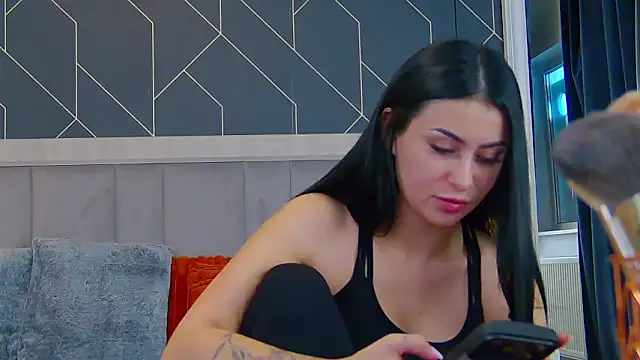 EmyLaveau online show from February 25, 2026, 6:24 am