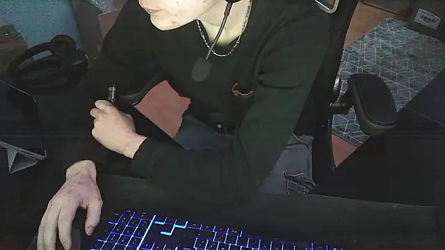 AlexEtSonSexe36 online show from March 20, 2026, 6:42 pm