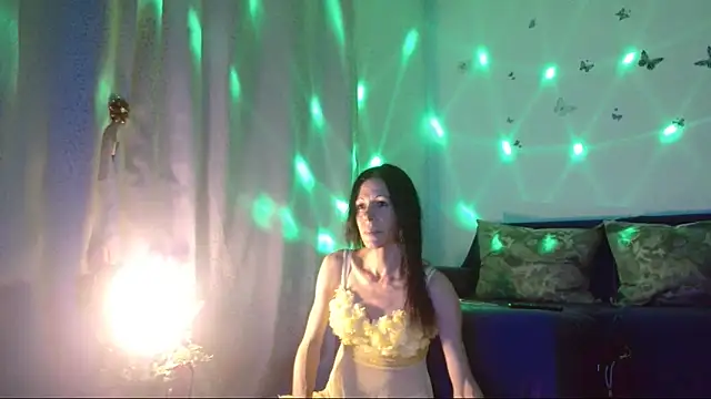 Snapshot of ElysaSun chatting on November 17, 2025, 6:23 pm ElysaSun online show from November 17, 2025, 6:23 pm