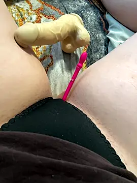 katcclovea online show from October 18, 2025, 5:09 am