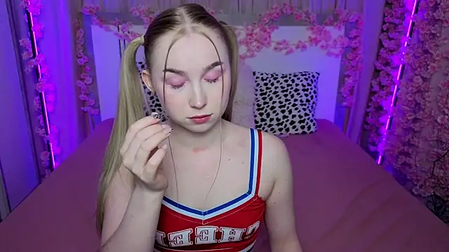 LilyStarlight online show from May 14, 2026, 3:25 am