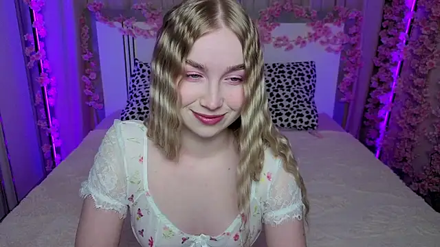 LilyStarlight online show from May 4, 2026, 3:43 am