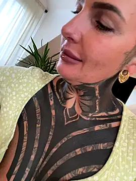 InkedBiitch online show from October 25, 2025, 7:40 am