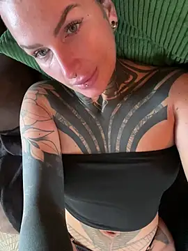 Snapshot of InkedBiitch chatting on May 18, 2026, 5:23 am InkedBiitch online show from May 18, 2026, 5:23 am
