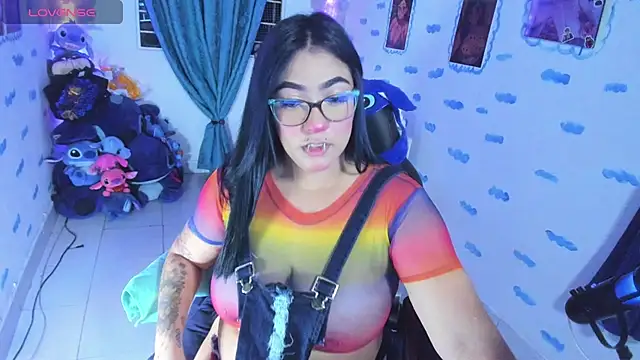 Snapshot of OnlyBluex chatting on October 12, 2025, 12:34 am OnlyBluex online show from October 12, 2025, 12:34 am