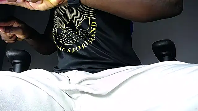 Snapshot of MAXJONES_2 chatting on February 8, 2026, 3:32 pm MAXJONES 2 online show from February 8, 2026, 3:32 pm