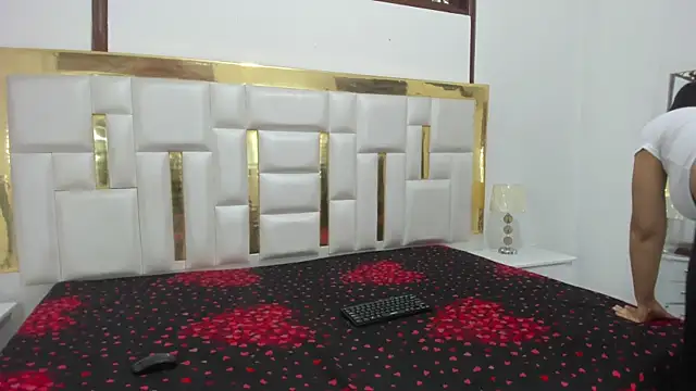 Snapshot of Kylieandjhonny chatting on January 24, 2025, 9:15 pm Kylieandjhonny online show from January 24, 2025, 9:15 pm