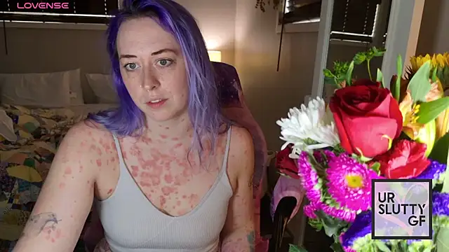 ursluttygf online show from April 13, 2026, 3:49 pm