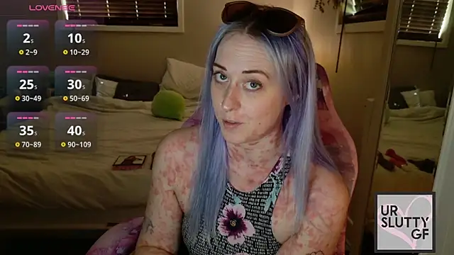 ursluttygf online show from May 14, 2026, 4:04 pm