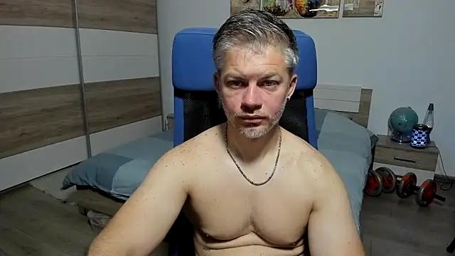 Snapshot of RobbyShawz chatting on June 17, 2026, 4:23 am RobbyShawz online show from June 17, 2026, 4:23 am