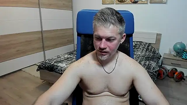 Snapshot of RobbyShawz chatting on May 13, 2026, 8:10 am RobbyShawz online show from May 13, 2026, 8:10 am