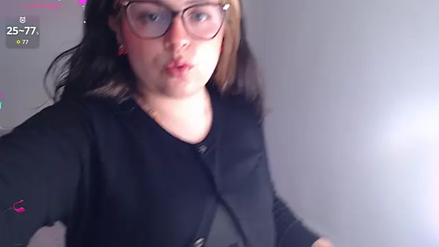 Snapshot of sofix__ chatting on June 7, 2026, 11:43 pm sofix online show from June 7, 2026, 11:43 pm