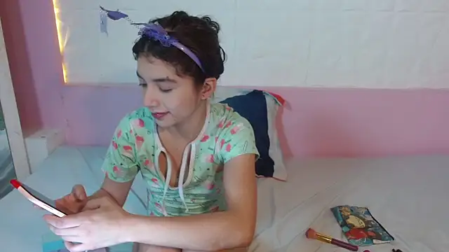 Snapshot of Sweetcristin chatting on April 13, 2026, 1:31 am Sweetcristin online show from April 13, 2026, 1:31 am