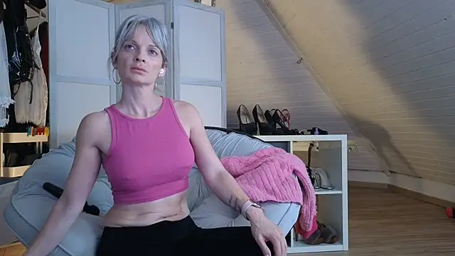 Sabdeluxe online show from November 13, 2025, 9:35 am