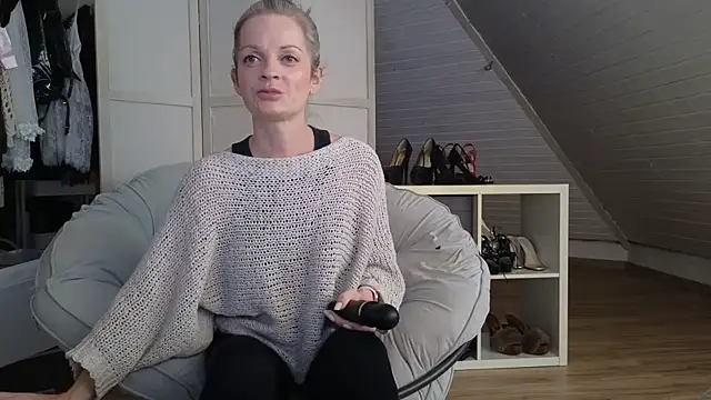 Sabdeluxe online show from November 5, 2025, 9:01 am