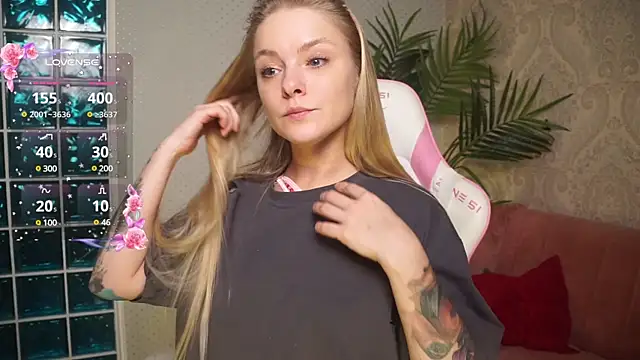 Snapshot of 01_lili_01 chatting on December 4, 2024, 2:20 pm 01 lili 01 online show from December 4, 2024, 2:20 pm