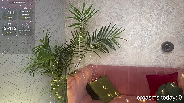 Snapshot of 01_lili_01 chatting on December 30, 2024, 9:59 am 01 lili 01 online show from December 30, 2024, 9:59 am