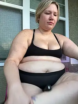 Snapshot of PiggyRose chatting on August 5, 2026, 11:32 pm PiggyRose online show from August 5, 2026, 11:32 pm