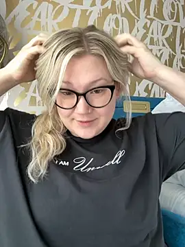 Snapshot of PiggyRose chatting on October 12, 2025, 8:54 pm PiggyRose online show from October 12, 2025, 8:54 pm