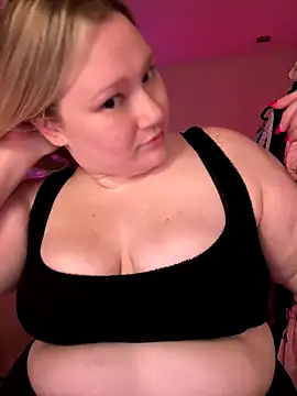 Snapshot of PiggyRose chatting on November 2, 2025, 2:49 am PiggyRose online show from November 2, 2025, 2:49 am