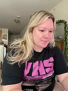 Snapshot of PiggyRose chatting on August 2, 2026, 2:48 pm PiggyRose online show from August 2, 2026, 2:48 pm