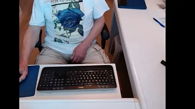 Snapshot of dutchpornking chatting on June 3, 2026, 3:28 pm dutchpornking online show from June 3, 2026, 3:28 pm