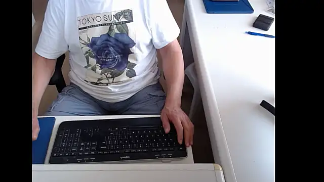 Snapshot of dutchpornking chatting on July 11, 2026, 9:42 am dutchpornking online show from July 11, 2026, 9:42 am