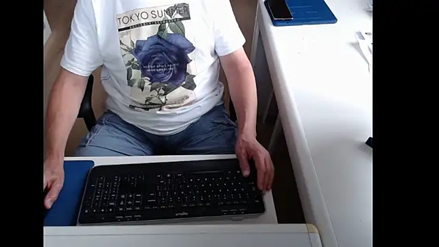 Snapshot of dutchpornking chatting on June 15, 2026, 5:40 am dutchpornking online show from June 15, 2026, 5:40 am