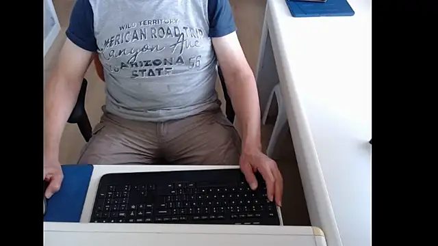 Snapshot of dutchpornking chatting on July 28, 2026, 6:21 am dutchpornking online show from July 28, 2026, 6:21 am