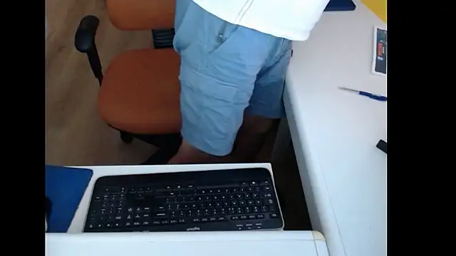 Snapshot of dutchpornking chatting on June 27, 2026, 6:19 am dutchpornking online show from June 27, 2026, 6:19 am