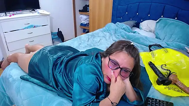 Snapshot of mondirty70 chatting on October 24, 2025, 10:42 pm mondirty70 online show from October 24, 2025, 10:42 pm