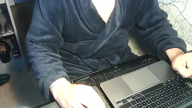 Snapshot of DUDURA@xh chatting on December 2, 2025, 7:10 am DUDURAxh online show from December 2, 2025, 7:10 am