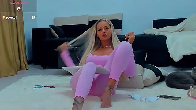 Snapshot of MelanieLexxx chatting on January 1, 2025, 1:26 am MelanieLexxx online show from January 1, 2025, 1:26 am