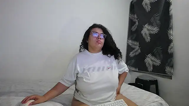 mabigomez00 online show from May 9, 2026, 9:12 am