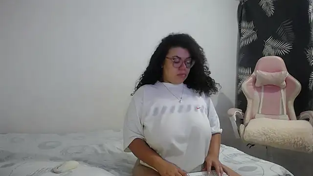 Snapshot of mabigomez00 chatting on November 19, 2025, 10:04 am mabigomez00 online show from November 19, 2025, 10:04 am