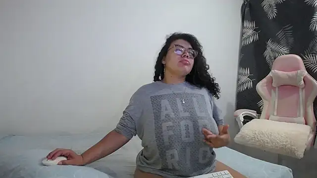 Snapshot of mabigomez00 chatting on October 17, 2025, 12:36 am mabigomez00 online show from October 17, 2025, 12:36 am